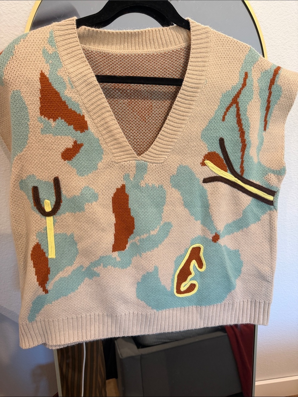Beige Abstract Pattern V-Neck Sweater Vest